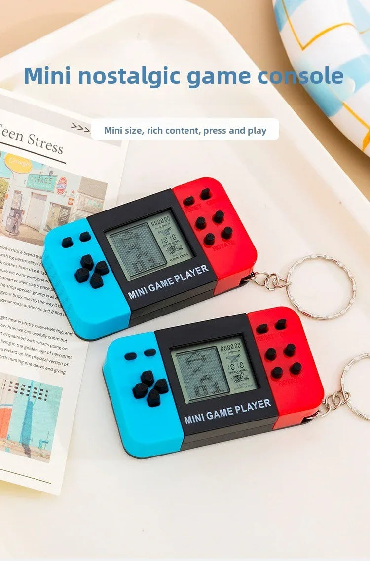 LENNIK Mini Retro Game Console Keychain