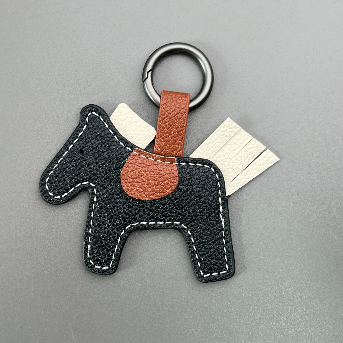 1PC Cute Leather Horse Keychain, Handmade Pony Bag Charm, Stylish Key Ring for Keys, Bags & Car Decor