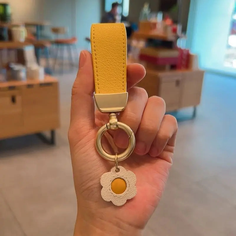 The New Pendant of The Keychain  Has  Same Simple Leather Rope Keychain, and  Cute High-end Pendant Chain for Women.