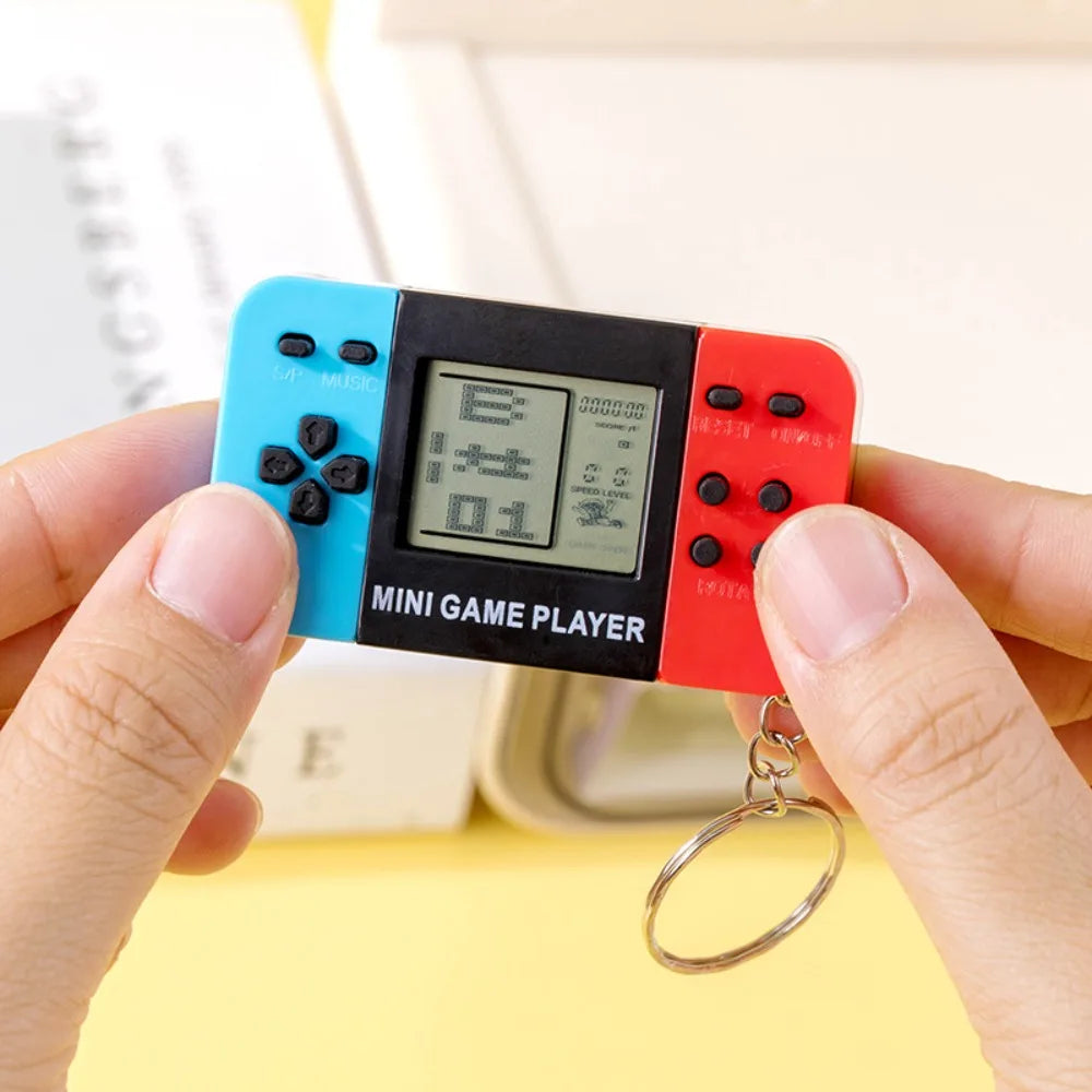 LENNIK Mini Retro Game Console Keychain