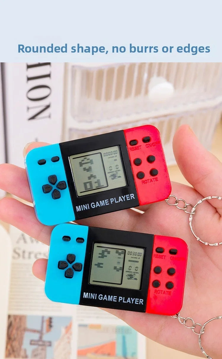 LENNIK Mini Retro Game Console Keychain