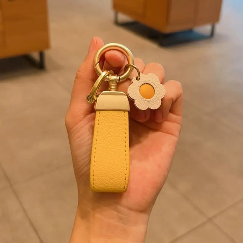 The New Pendant of The Keychain  Has  Same Simple Leather Rope Keychain, and  Cute High-end Pendant Chain for Women.