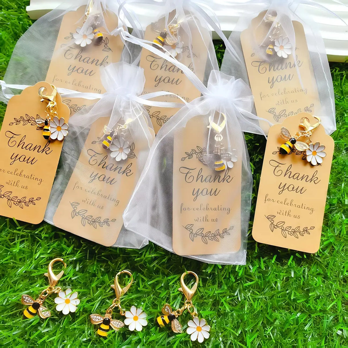36-Piece Bee and Daisy Keychain Set: Includes 12 Bee Keychains, 12 Cards, and 12 Tulle Bags.
