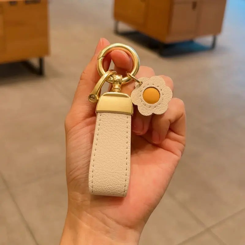 The New Pendant of The Keychain  Has  Same Simple Leather Rope Keychain, and  Cute High-end Pendant Chain for Women.