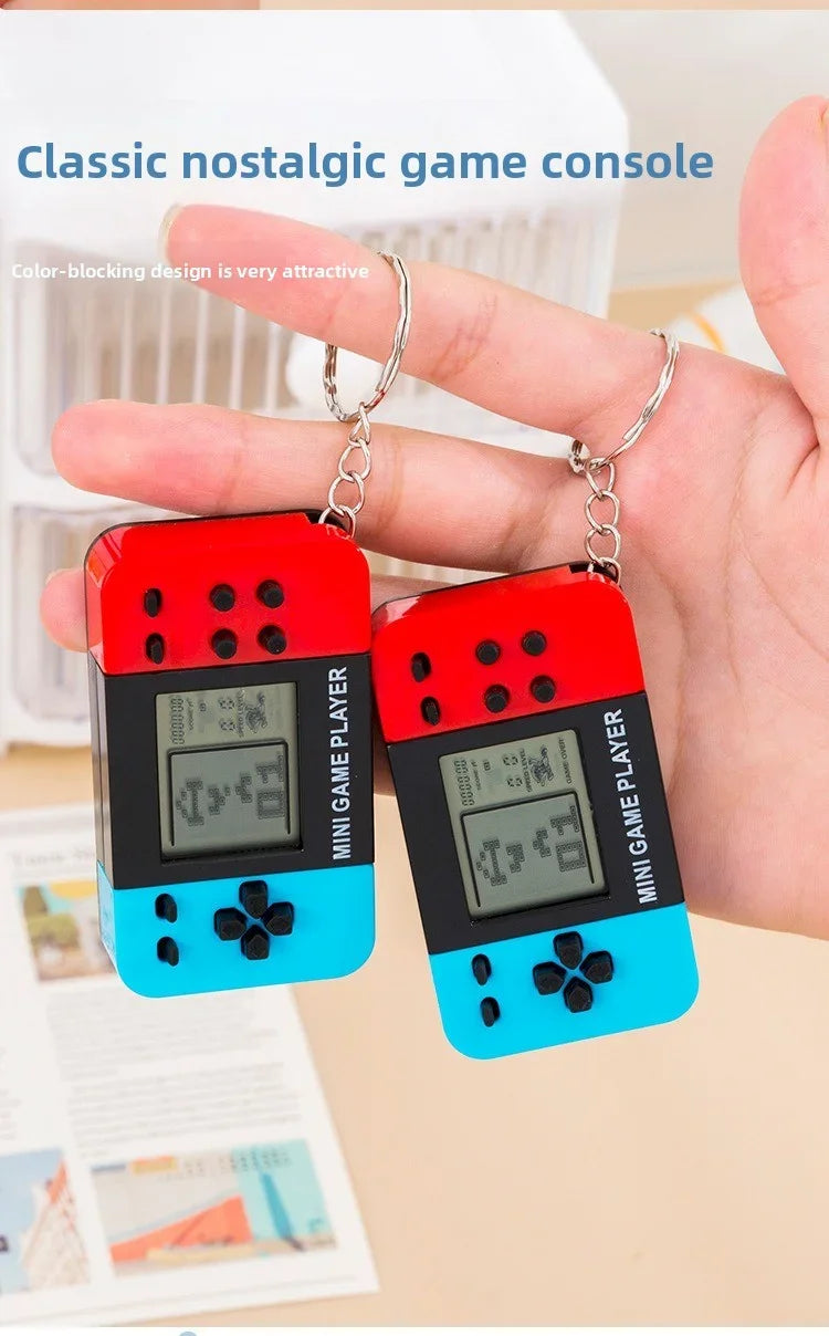LENNIK Mini Retro Game Console Keychain