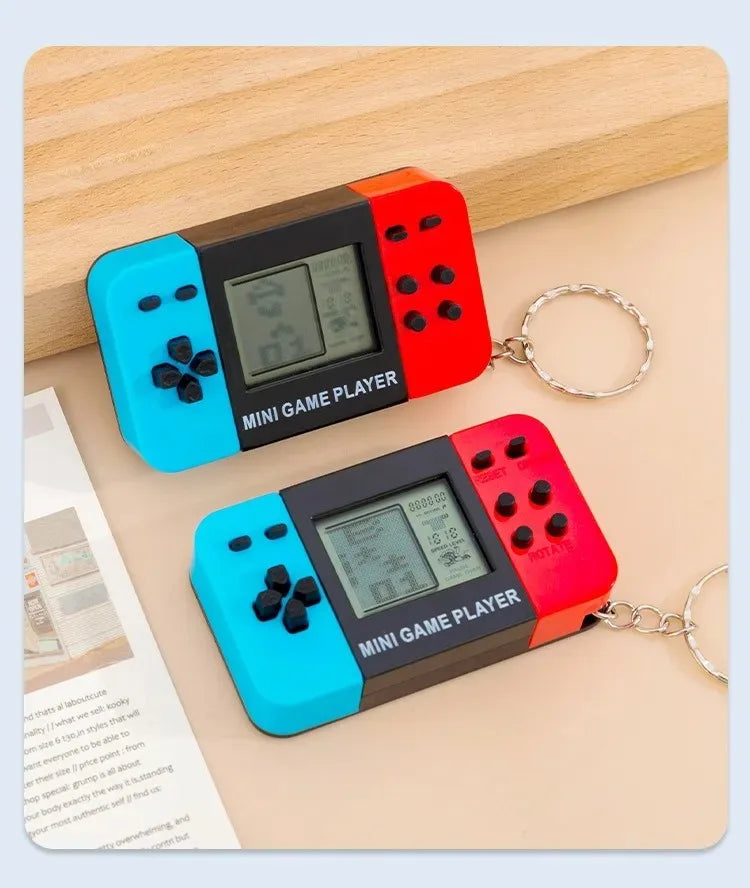LENNIK Mini Retro Game Console Keychain