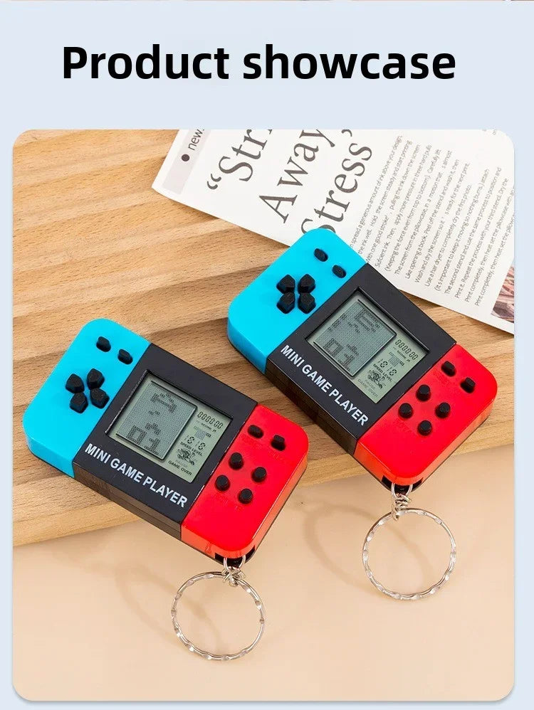 LENNIK Mini Retro Game Console Keychain